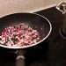 How to Choose Cookware Between Nonstick and Stainless Steel